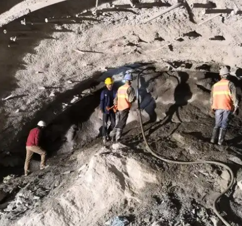 山海关拱顶带模注浆料的施工流程及注意事项